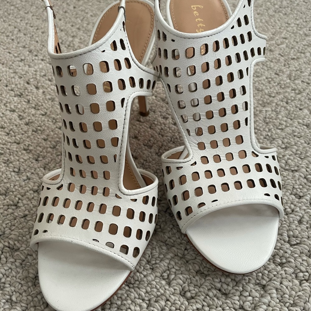 New! Bettye Muller summer sandals